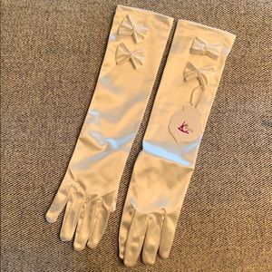 Vintage-style White Longline Gloves with Bows